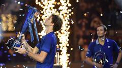 Germany&#039;s Alexander Zverev celebrates with the trophy after winning against Russia&#039;s Daniil Medvedev (R) during their final match of the ATP Finals at the Pala Alpitour venue in Turin on November 21, 2021. (Photo by Marco BERTORELLO / AFP)