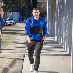 Valentín acapara la atención de Hidalgo y Jandro en un duelo por la permanencia