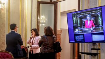 La ministra de Defensa, Margarita Robles (2i), durante un debate de totalidad del Proyecto de Ley de Presupuestos Generales del Estado para el año 2023, en el Congreso de los Diputados, a 26 de octubre de 2022, en Madrid (España).  A pesar de las siete enmiendas de totalidad registradas, las de PP, Vox, Ciudadanos, Junts, la CUP, Foro Asturias y los dos exdiputados de UPN de la coalición Navarra Suma se prevé que el proyecto de Presupuestos Generales del Estado (PGE) para 2023 pase sin problema su primer trámite en el Congreso de los Diputados. Se trata del primer examen parlamentario a las nuevas cuentas públicas.
26 OCTUBRE 2022;MADRID;CONGRESO DE LOS DIPUTADOS;PRESUPUESTOS GENERALES DEL ESTADO;2023
Ricardo Rubio / Europa Press
26/10/2022