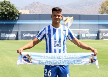 Firmado por la Academia atlética en 2020 procedente del Betis, el centrocampista milita este curso cedido en el Málaga para intentar ganarse un hueco en todo un clásico de nuestro fútbol que en la actualidad milita en Segunda División. Por el momento no está teniendo minutos y deberá esperar su momento para demostrar su valía.   