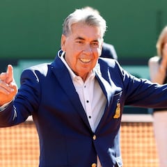 Manolo Santana, hospitalizado por la operación de una hernia