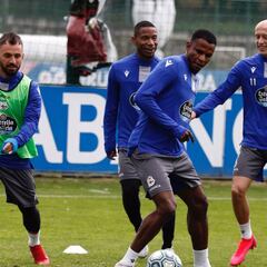 Al Depor le queda una semana para cerrar nueve operaciones