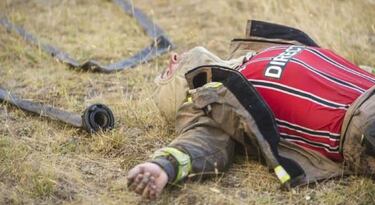 La foto del bombero hincha de Colo Colo que inspira a Salas