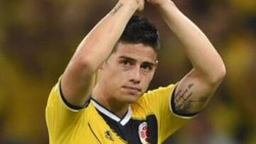 (FILE) Colombia's midfielder James Rodriguez applauds as he goes off during the Round of 16 football match between Colombia and Uruguay at the Maracana Stadium in Rio de Janeiro during the 2014 FIFA World Cup in Brazil on June 28, 2014. James' first goal against Uruguay in the World Cup was chosen by users of FIFA.com as the Goal of the Tournament, FIFA announced on July 21, 2014. AFP PHOTO / EITAN ABRAMOVICH