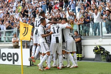 Soccer Football - Serie A - Juventus v U.S Sassuolo - Allianz Stadium, Turin, Italy - September 16, 2018  Juventus' Cristiano Ronaldo celebrates scoring their first goal with teammates  