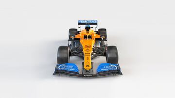 La escuder¨ªa present¨® en Inglaterra c¨®mo ser¨¢ el monoplaza de McLaren. El nuevo veh¨ªculo de Carlos Sainz y Lando Norris luce espectacular con un naranja mate combinado con l¨ªneas negras y azules.