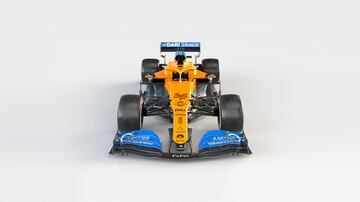 La escudería presentó en Inglaterra cómo será el monoplaza de McLaren. El nuevo vehículo de Carlos Sainz y Lando Norris luce espectacular con un naranja mate combinado con líneas negras y azules.