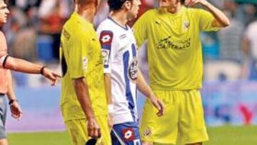 <b>NUEVO VARAPALO.</b> Los futbolistas del Villarreal se marcharon de vacío de Riazor cuando merecieron bastante más.