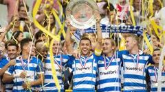 Los jugadores del PEC Zwolle celebran el t&iacute;tulo de la Supercopa de Holanda tras la victoria ante el Ajax (1-0).