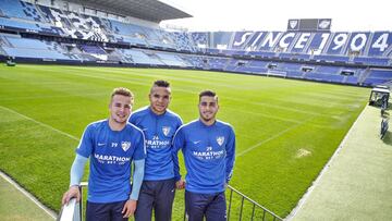 Ontiveros, Youssef En-Nesyri y Luis Mu&ntilde;oz posan en la Rosaleda.