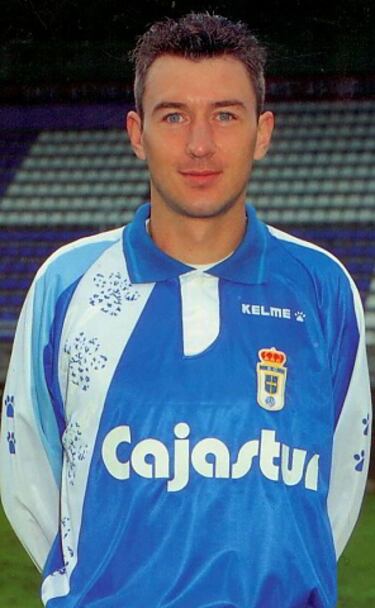 El defensa ciudadrealeño jugó con el filial del Atlético de Madrid (1984-1987, 7 partidos) antes del dar el salto al primer equipo la temporada 1987-88. En total disputó 4 encuentros en los que marcó 1 gol. Defendió los colores del Real Oviedo entre 1989 hasta 1998 en los que jugó 258 partidos y anotó 17 goles. 