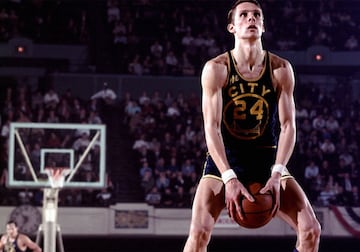 A rebel who was forever getting himself into scrapes, an unbearable team-mate... and an extraordinary player who couldn't miss from free throws. The only player who has top scored in at least one season in the NCAA, the ABA and the NBA, where he was one of the first major faces of the Warriors on the west coast.