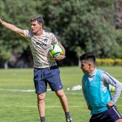 Pumas trabaja por primera vez bajo el mando de Míchel
