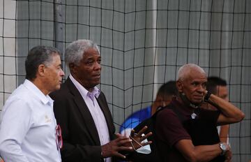 Francisco Maturana volvió a disfrutar del BabyFútbol, festival infantil en el que hizo historia hace 37 años como primer DT campeón. Partido homenaje con varios exfutbolistas en Medellín.