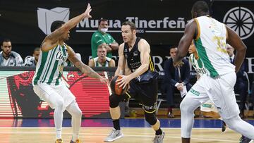 Al Betis se le escapa otro partido, el Tenerife resiste en lo alto