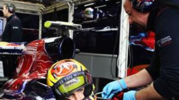 <b>CONCENTRADO. </b>Alguersuari sólo piensa en la carrera de hoy.