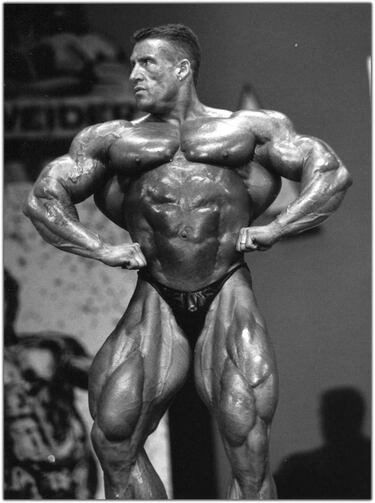 Dorian Andrew Mientjez Yates logró convertirse en campeón en siete ocasiones hasta que se retiró forzado por un desgarro de bíceps y tríceps. Tras la retirada se inició en el mundo empresarial de los gimnasios y suplementos culturistas denominados "Chemical Nutrition".