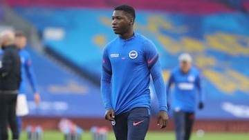 El centrocampista regresó al Brighton tras su cesión en el Beerschot belga pero por el momento ha visto los partidos desde el banco de suplentes.
