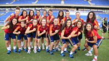 La Sub-19 posa en el estadio de Netanya, donde este lunes jugará la final del Europeo ante Suecia.