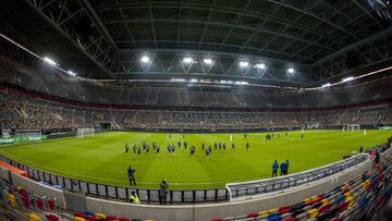 La Roja se entrenó ayer por la tarde en el Esprit Arena, que se inauguró en 2004, y comprobó que todo está en perfectas condiciones para que esta noche Alemania y España ofrezcan un partido a la altura de las dos ú