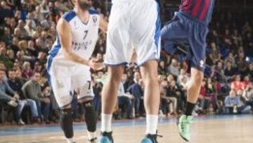 Navarro, ante el Efes Pilsen.