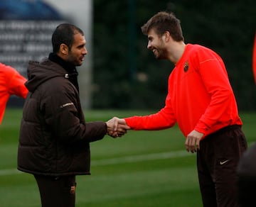 2009. Pep Guardioa y Gerar Piqué en un entrenamiento con el FC Barcelona.