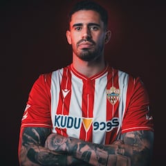 El Almería abre el mercado de invierno con la llegada de Miguel de la Fuente