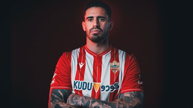 El Almería abre el mercado de invierno con la llegada de Miguel de la Fuente