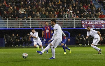 Ramos transformó el primer penalti del partido. 0-2.

