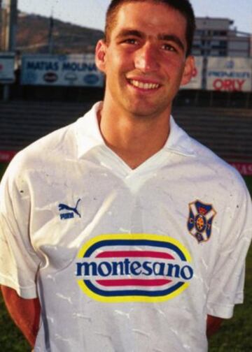 El español-argentino tuvo un amplio recorrido por el fútbol español, donde jugó entre 1991 a 1998.