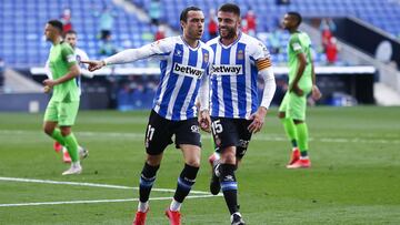 BARCELONA, SPAIN - APRIL 01: Raul de Tomas of RCD Espanyol celebrates scoring his side&#039;s first goal during the Liga Smartbank match betwen RCD Espanyol de Barcelona and CF Fuenlabrada at RCDE Stadium on April 01, 2021 in Barcelona, Spain. Sporting st