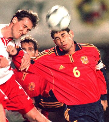 Al defensa central español de 1,88 metros se le daba muy bien meter goles. Poseía un gran olfato ante los tres palos siendo el cuarto máximo goleador de la selección española.