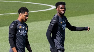 Bellingham and Tchouaméni in training with Real Madrid. 