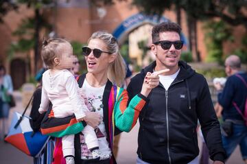 Simeone y Carla Pereyra en Disneyland París