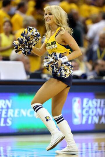 Pacers 99 - Heat 92 (2-2).