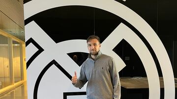 Álvaro Carrillo, tras firmar ayer su nuevo contrato con el Real Madrid hasta 2025.