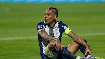 LIMA, PERU - AUGUST 13: Paolo Guerrero of Alianza Lima reacts after being challenged during the Copa CONMEBOL Sudamericana 2025 match between Alianza Lima and Universidad Católica at Estádio Alejandro Villanueva on August 13, 2025 in Lima, Peru. (Photo by Martín Fonseca/Eurasia Sport Images/Getty Images)