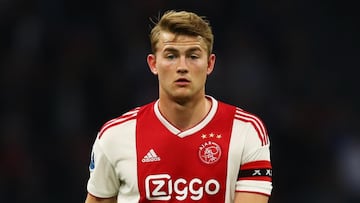 De Ligt trains with Ajax despite Juventus agreement