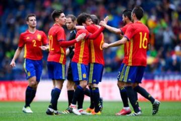 También alrededor del mundo hay futbol a nivel de selecciones con la primera Fecha FIFA del año. Entre los juegos destacados aparece la visita de Brasil a Montevideo para enfrentarse a Uruguay y a Argentina recibiendo a Chile en la Conmebol. En Europa, Gales visitará Irlanda, España recibirá a Israel, Portugal contra Hungría y Bélgica contra Grecia.