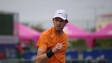 En Salinas, el chileno se ha convertido en imbatible. Este viernes, certificó su pase a semis tras apabullar al colombiano Nicolás Mejía.