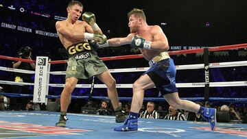 Canelo Alvarez y Gennady Golovkin durante su pelea en el T-Mobile Arena de Las Vegas.