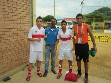Borré inició entrenando niños y hospedado en casas de familia