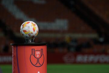 El balón con el que se jugó el Nástic-Málaga de Copa del Rey.