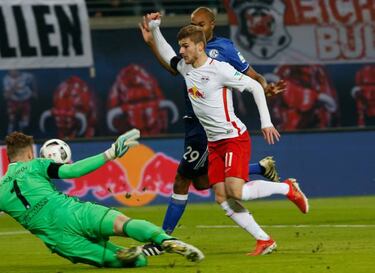 RB Leipzig knock Bayern off top, extend record