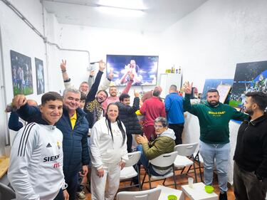 Su sede isleña, decorada con la volea de Zidane y el gol de Ramos, fue el punto de reunión para ver el partido del Etihad.