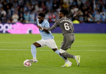 Soccer Football - LaLiga - Celta Vigo v Real Madrid - Estadio de Balaidos, Vigo, Spain - October 19, 2024 Celta Vigo's Jonathan Bamba in action with Real Madrid's Eduardo Camavinga REUTERS/Miguel Vidal