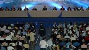 <b>ACLAMADO.</B> Los socios compromisarios del Real Madrid han respaldado la labor de Florentino Pérez y su directiva.