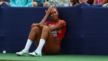 La atleta española María Vicente reacciona tras su abandono en el heptatlón en los Europeos de Atletismo de Múnich.