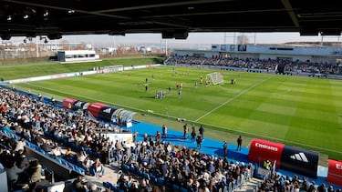 Un estadio Alfredo Di Stéfano lleno para presenciar el entrenamiento del Real Madrid.