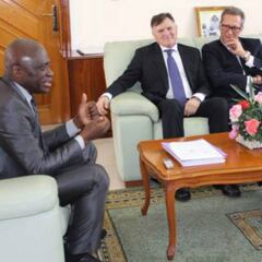 Aubameyang está feliz con Camacho de seleccionador